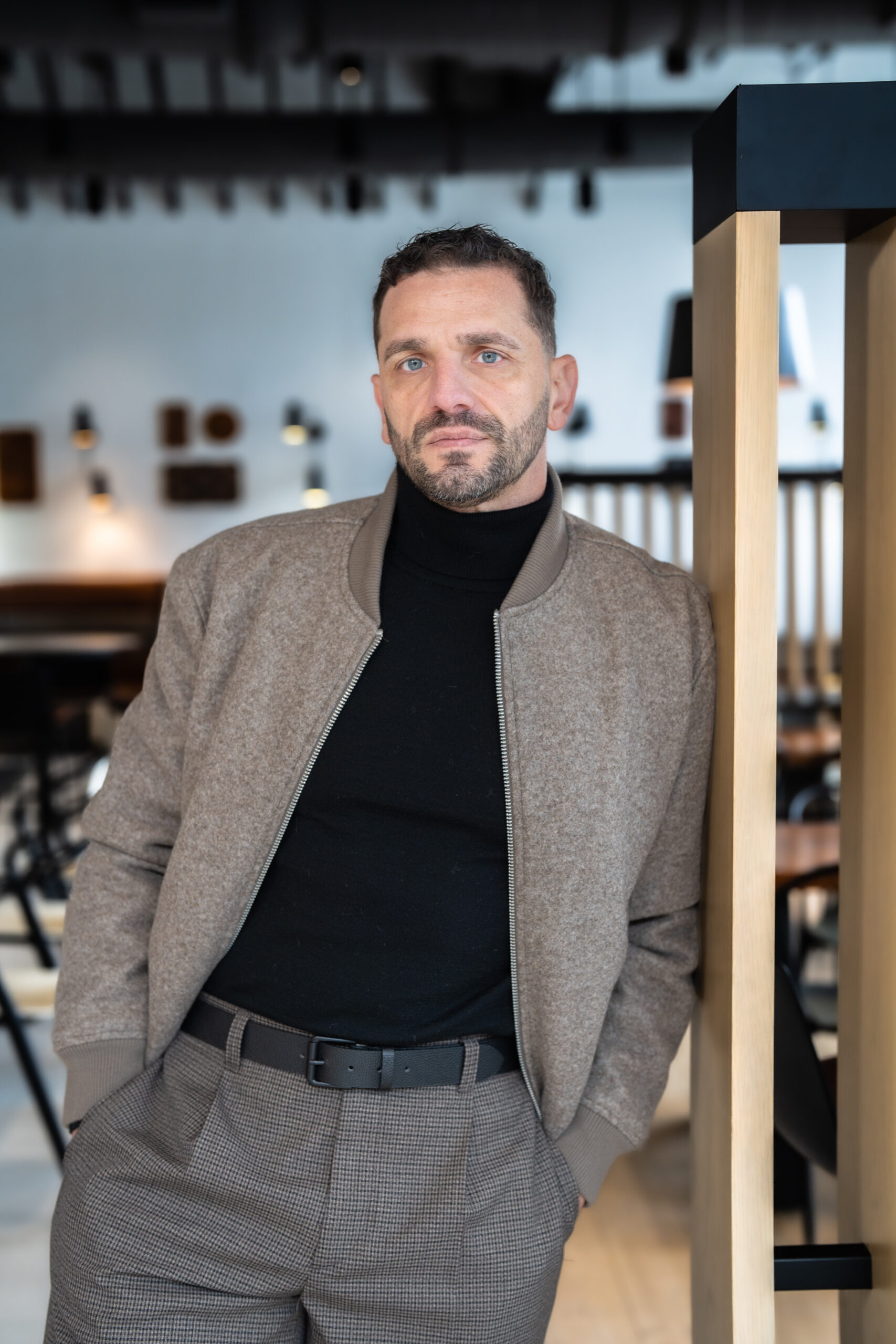 Motivare Coaching leadership coach smiling and engaging in a one-on-one coaching session for presence, clarity, and self-awareness